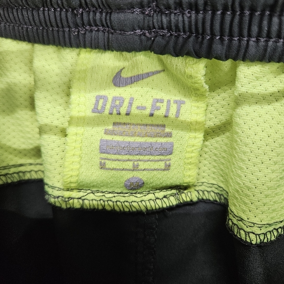 Nike Running Shorts Men’s Medium Neon Green Back Pocket Unlined - Picture 4 of 9